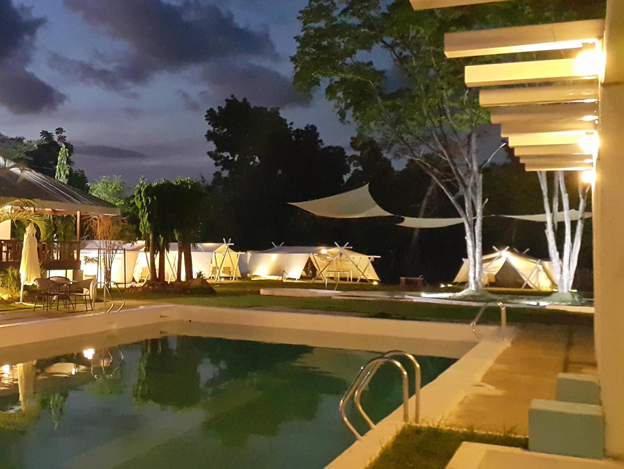 Blue Hotel And Resort Каламба Екстер'єр фото